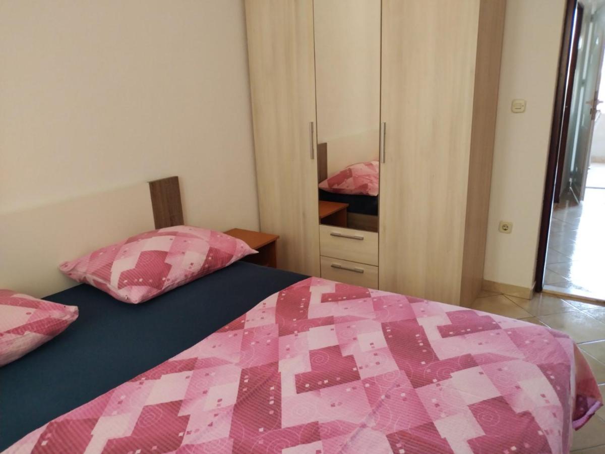 Apartman Kristina Sa Dvije Sobe Biograd Na Moru Bagian luar foto